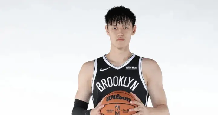 曾凡博未出场各界说啥？刷屏指责篮网，NBA之旅基本结束!