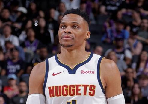 名记：威少对去海外打球的兴趣为零，他专注于在NBA打球