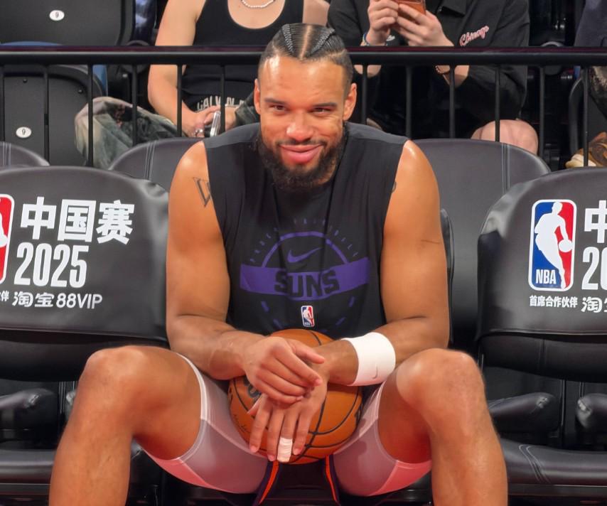 狄龙：我很喜欢Labubu，打算送一个给布克当作生日礼物