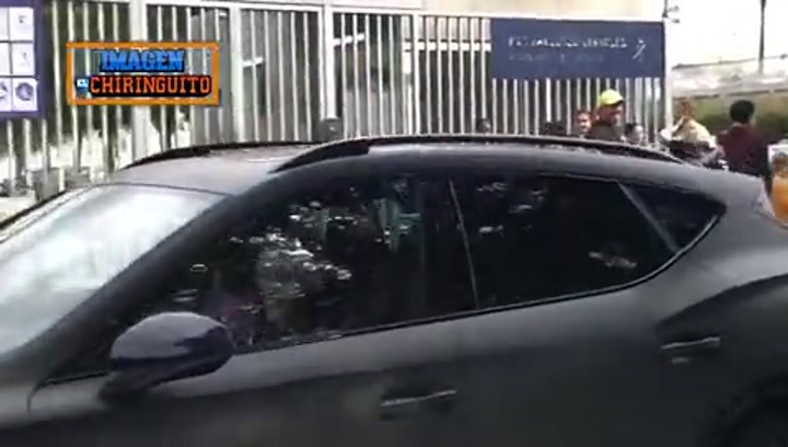 上下班接送！女友在巴萨训练结束后接回了亚马尔