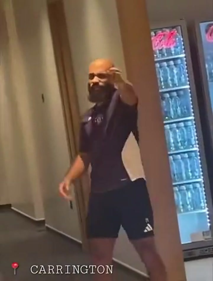 我是歌手！姆伯莫在卡灵顿基地来了段唱跳RAP