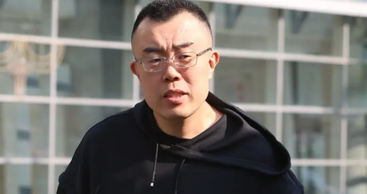 辽篮启程丹东！韩德君随队，赵继伟暖心签名，对阵川京鲁遇考验！