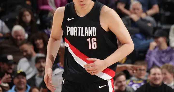 杨瀚森季前赛场均8分3.5板，63分钟21次犯规需适应防守