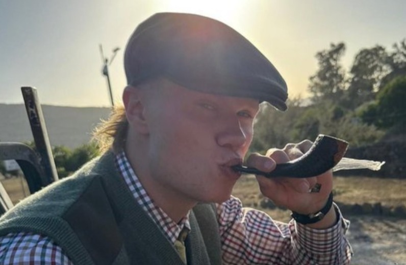 装到了！网友提问哈兰德：你抽的啥？哈兰德回复：进球！