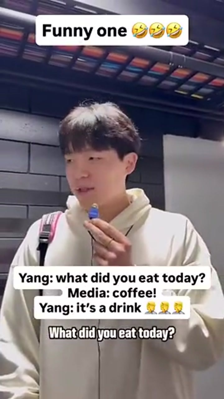 杨瀚森问记者：今天吃的什么？记者：咖啡！小杨：那是drink