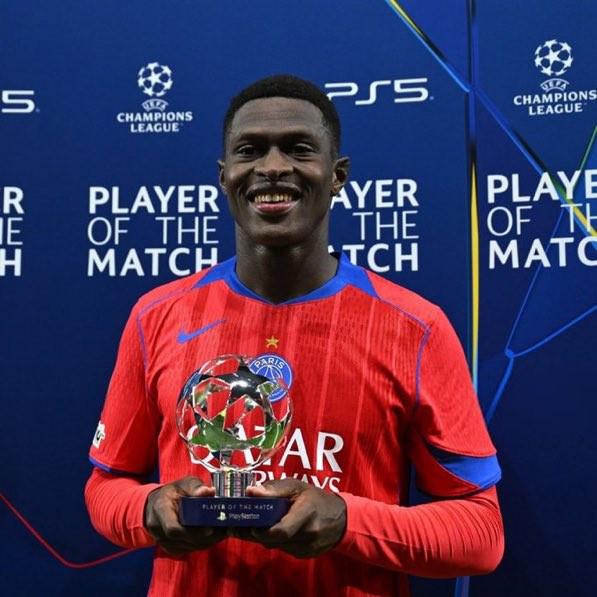 一传一射助巴黎7-2狂胜药厂，努诺-门德斯当选全场最佳球员