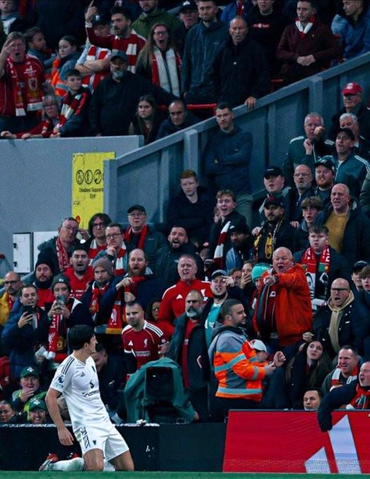 马奎尔谈滑跪：球迷一直对我很好，想用这个特别时刻回馈他们