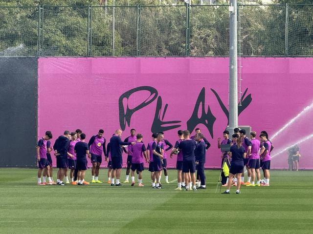 记者：费兰、克里斯滕森和拉菲尼亚缺席了本轮欧冠的赛前训练