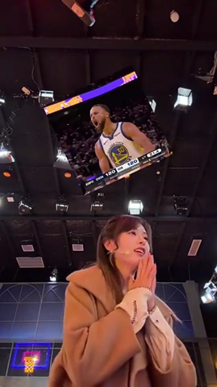 女主播小七晒视频：库里超远3分看high了！