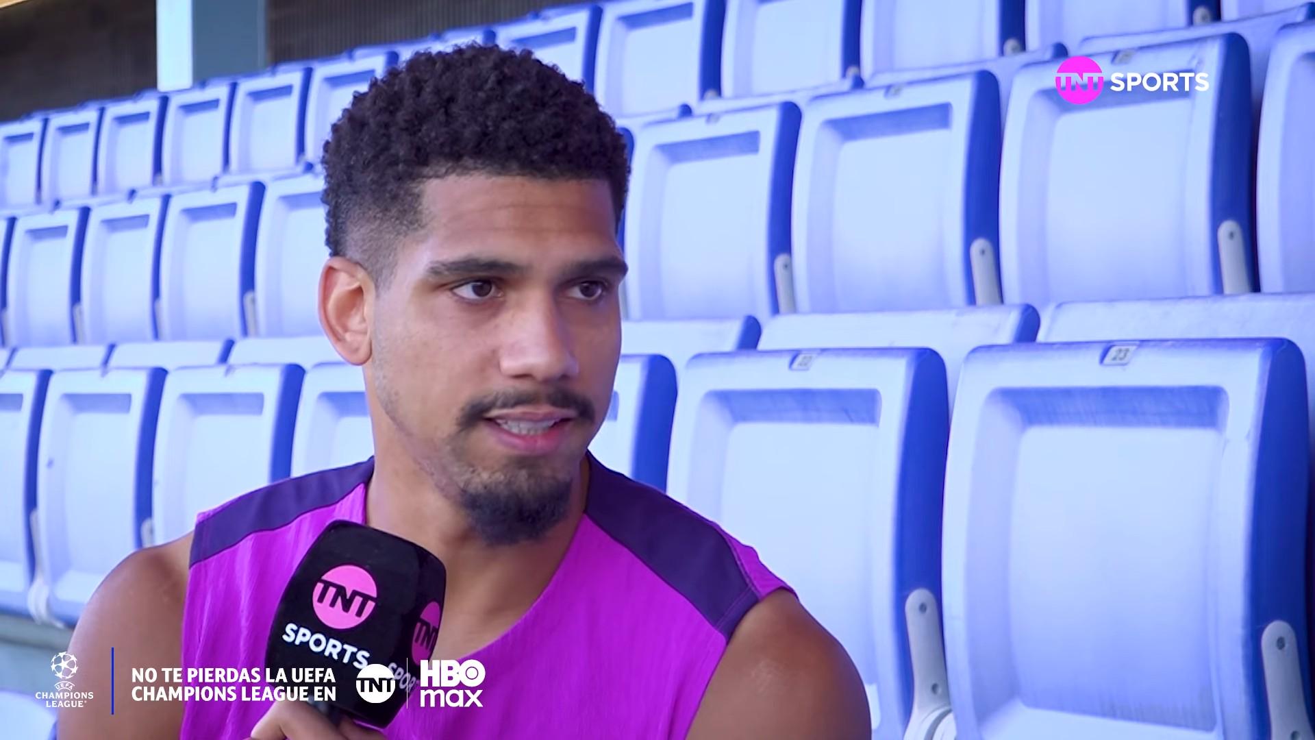 阿劳霍：外界渲染我和维尼修斯的对抗太多了，我很享受和他对位