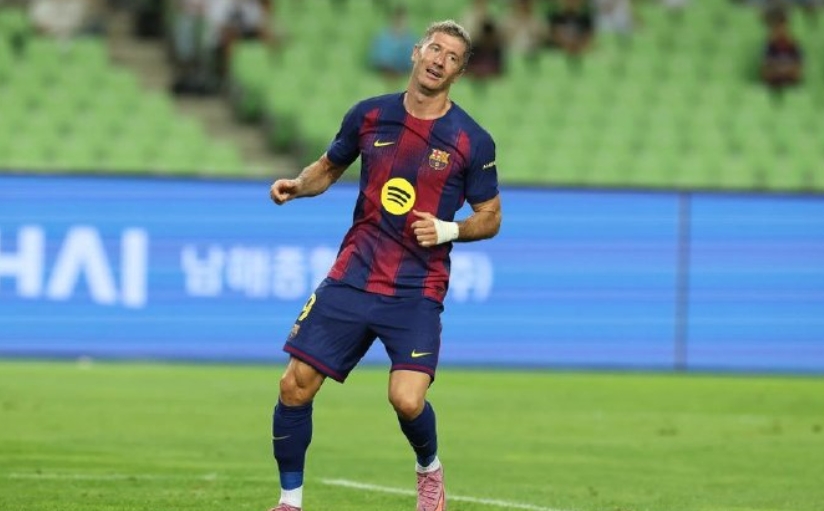 镜报：阿莫林有意签下37岁莱万 拉爵不接受高工资老将