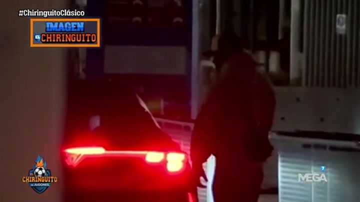 亚马尔已回到巴塞罗那 被拍到乘车离开低头看手机