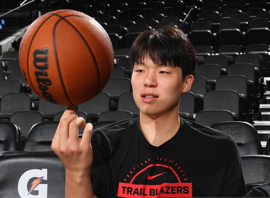 杨瀚森面对快船得到2分，NBA生涯总得分来到6分追平孙悦