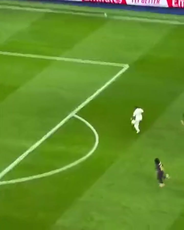 实拍贝林厄姆送出直塞撕破防线 助姆巴佩破门