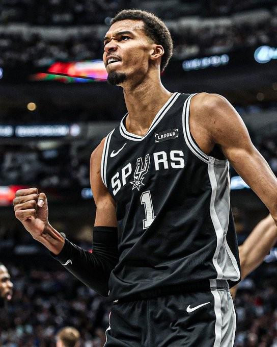 A-史密斯：如果文班亚马本赛季获得DPOY和MVP，我一点都不惊讶