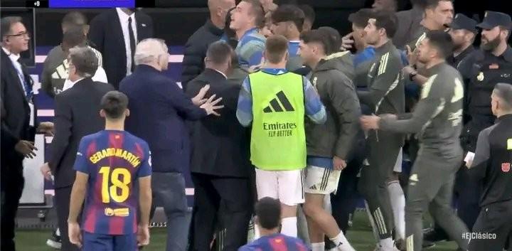 裁判报告显示，皇马门将卢宁在终场前因卷入冲突被红牌罚下