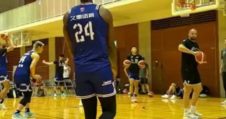 上海犯糊涂？曝大概率签约怀特塞德，之前热身赛不是证明不好用？