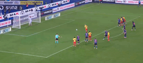 意甲-那不勒斯1-0莱切两连胜 安古伊萨制胜