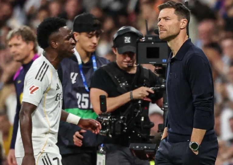 每体：若下赛季阿隆索还在维尼修斯就想走 巴黎是理想下家