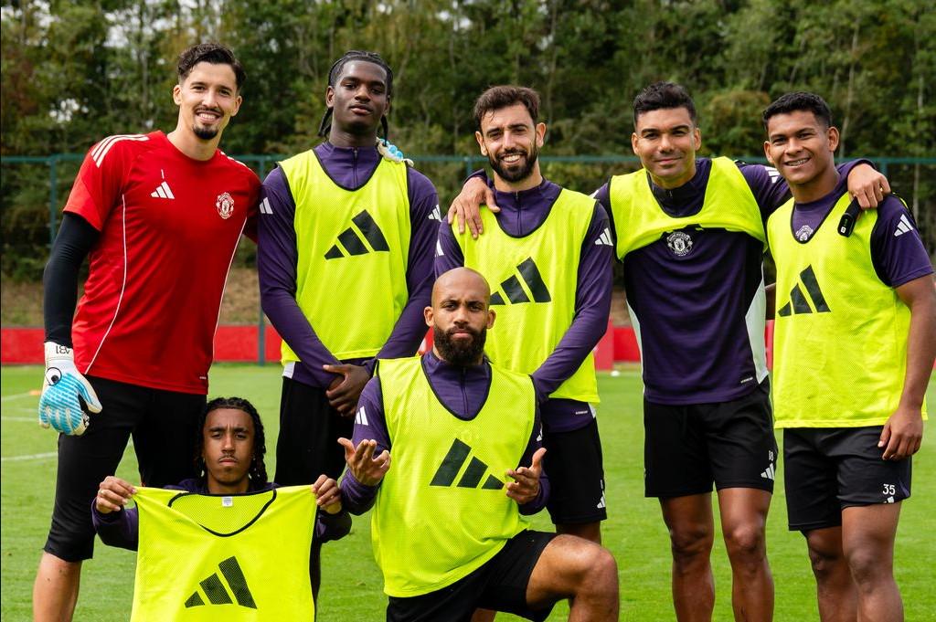 英媒：曼联本赛季的凝聚力非常好；卡塞米罗经常帮助年轻球员