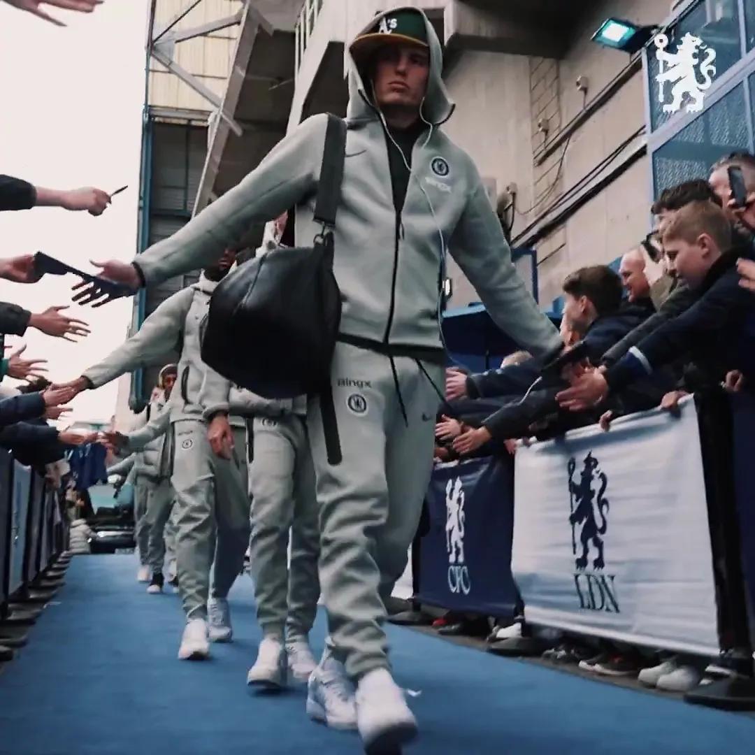 太阳报：加纳乔本周戴道奇队对手的帽子出场，可能会惹怒一些高层