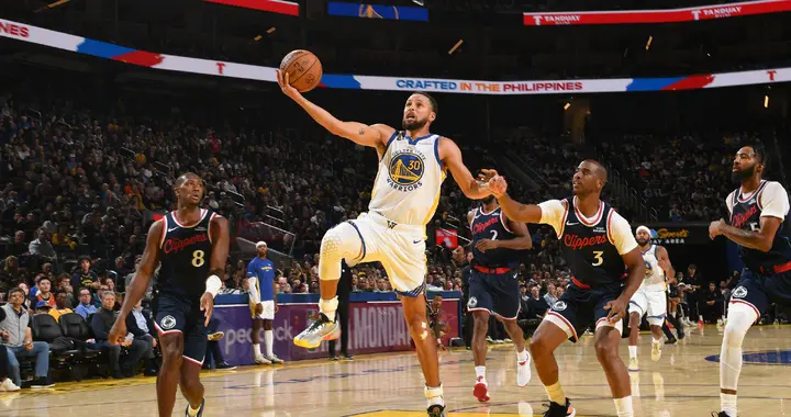 联盟第1+联盟垫底！湖人和勇士最大的区别在这，该抢国王超六吗？