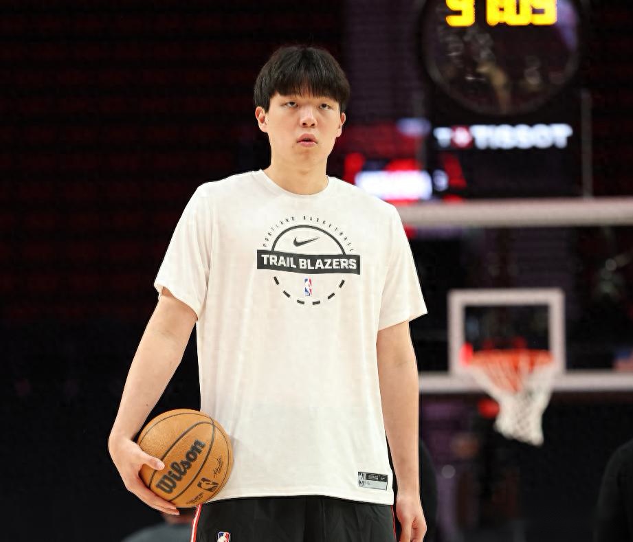 杨瀚森3分钟2分各界说啥？点名防守+活力问题，国外球迷已不满