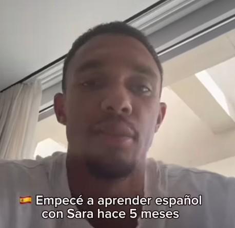 阿诺德西语老师：他花了5个月从零开始，我看到他在超越自我