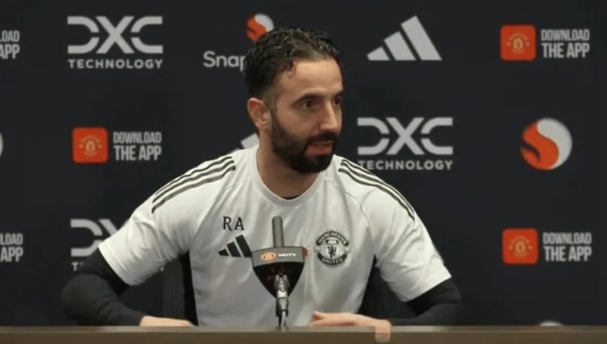 阿莫林谈执教曼联一周年：一生中最大荣誉之一 想继续多年