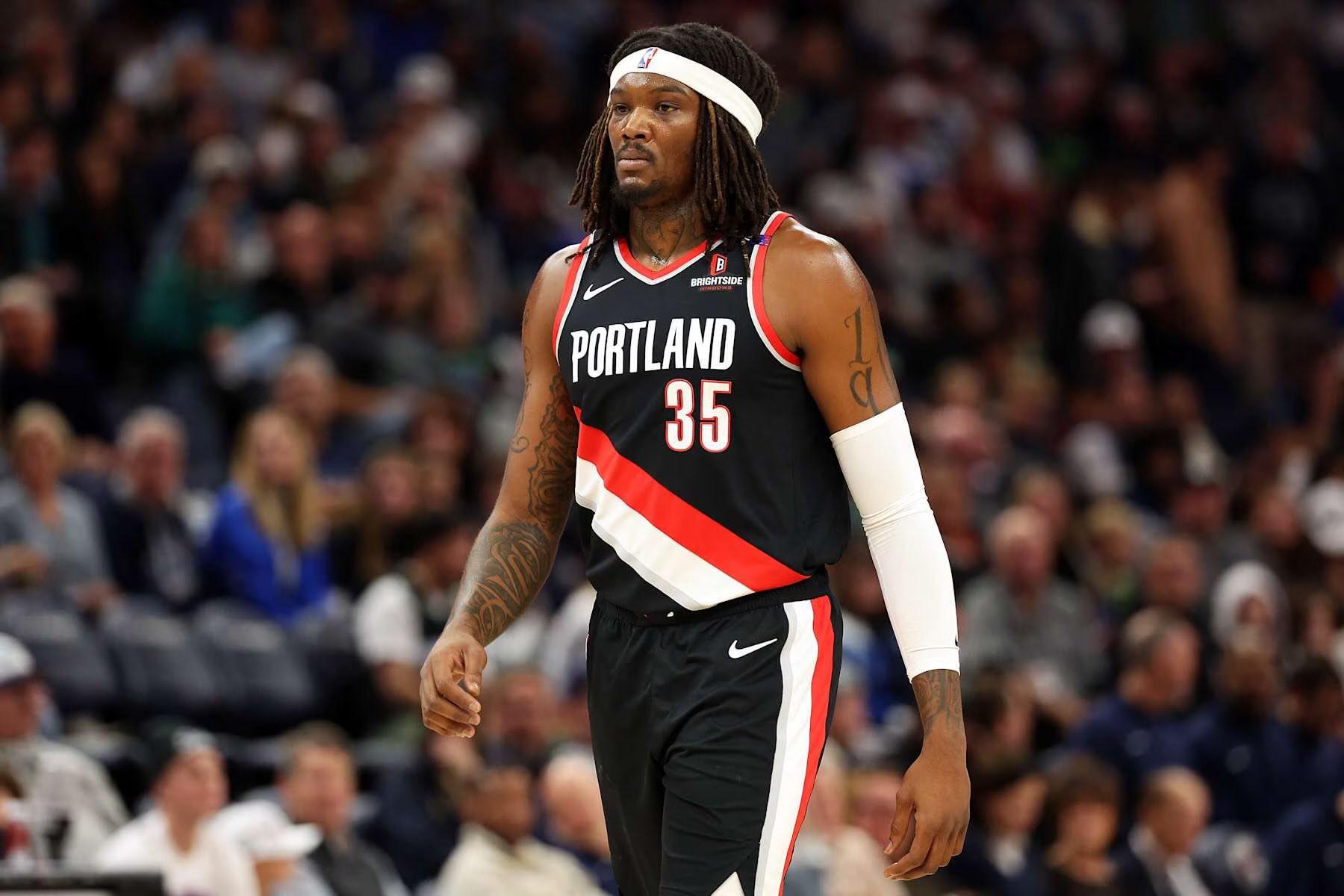 复出首战表现出色，罗威11分钟2中2得4分4板1助1帽0失误