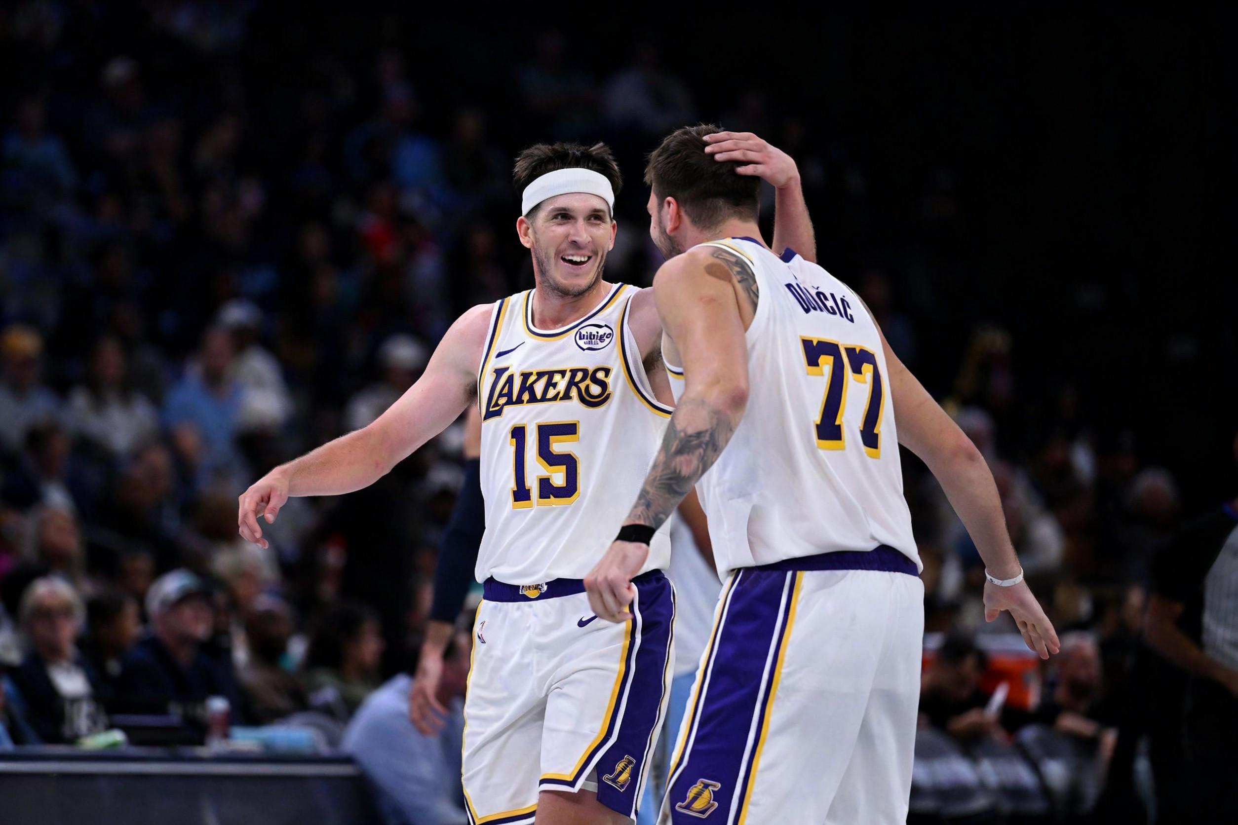 东契奇：里夫斯今晚好像不想投篮，我不知道是为什么