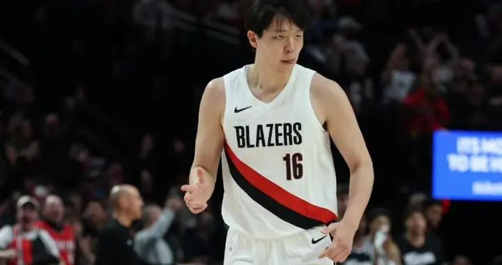 打完掘金杨瀚森地位暴跌！罗威+里斯顶掉其位置，早点下放吧！