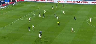 半场：巴黎0-0尼斯，克瓦拉茨赫利亚门线解围