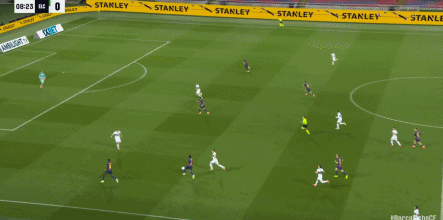 第9分钟，巴尔德断球推进斜塞，亚马尔晃过防守劲射破门，巴萨1-0！