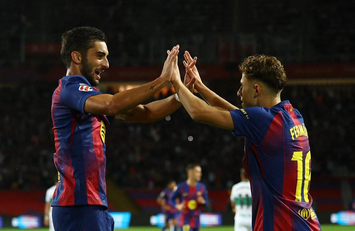 每体为巴萨评分：费尔明8分最高，亚马尔、拉什福德、费兰7分