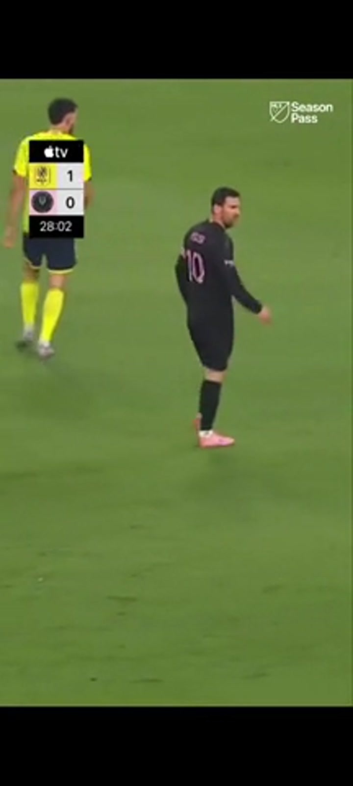 梅西对队友们的表现很生气