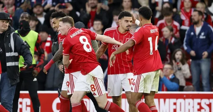 曼联遭逆转！森林2分钟连入2球，激情滑跪庆祝，阿莫林又傻眼