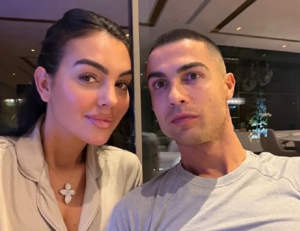 C罗：乔治娜是我的真命天女 如何求婚？她问我要一枚戒指