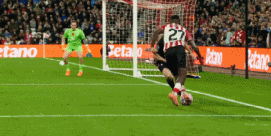 这不判点球？英超官方：VAR检查认为基恩手臂处于合理位置