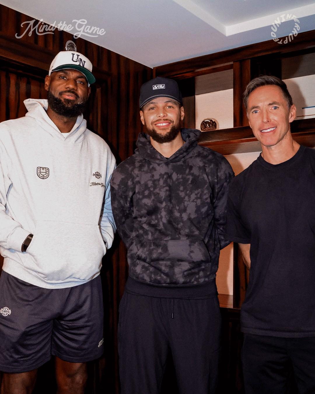 官方：库里将做客詹姆斯与纳什的播客节目；三人共饮轩尼诗