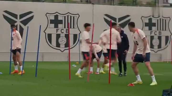 巴萨官方发布昨日训练集锦 莱万状态出色