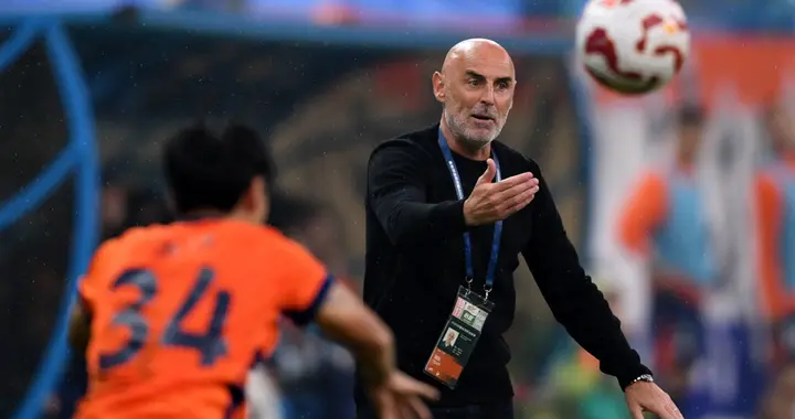 上海海港首发出炉！穆帅调整3人，李圣龙先发，锋线无人可用