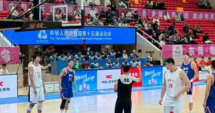 全运会小组赛-胡金秋25分周琦24+18 四川豪华阵容狂胜湖北63分