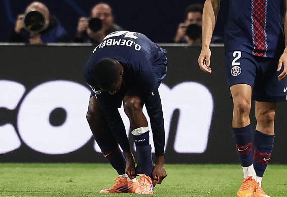 又伤了，登贝莱被李刚仁换下后直接回到了更衣室