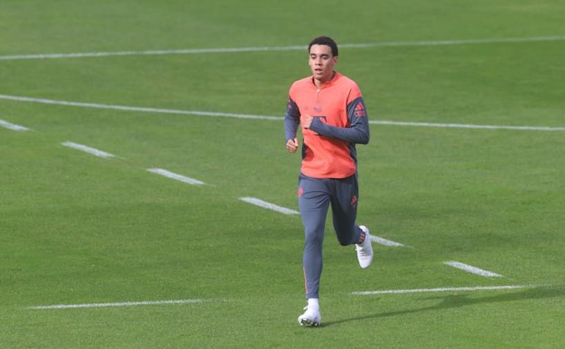 法尔克：穆西亚拉复出时间尚未确定，俱乐部没有施加任何压力