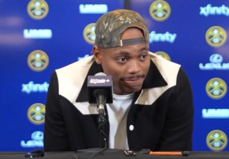 布鲁斯-布朗：因为多尔特身体对抗很强，所以裁判对他吹得松