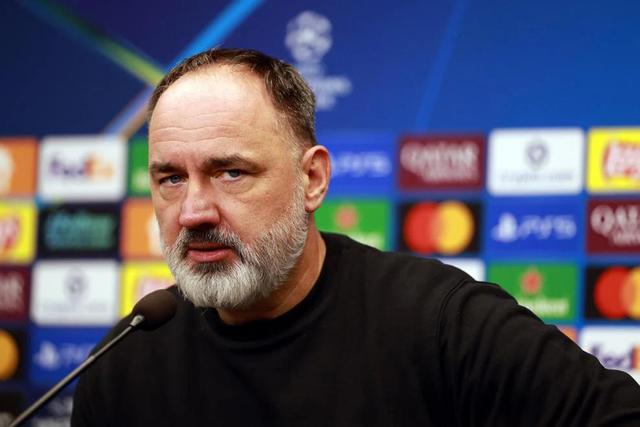 斯拉维亚主帅：我们让阿森纳踢得很艰难，但球队犯了致命失误