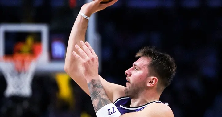 五连胜！东契奇32+9+13+5艾顿22+10 文班低迷马刺7人上双不敌湖人