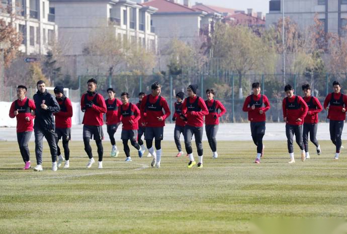 苏亚雷斯训练前讲话：降级责任在我，顺境和逆境我们都要接受