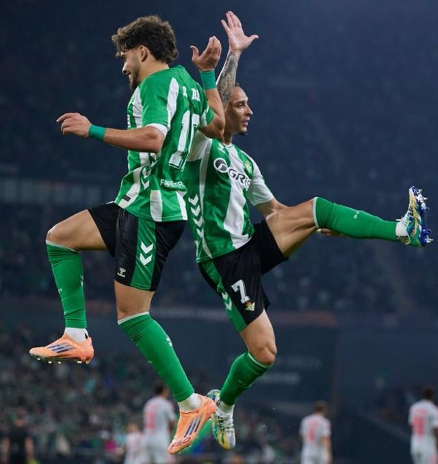 安东尼：我们的目标是进入欧联杯决赛，梦想再披巴西队战袍